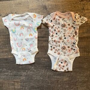 Gerber Organic‎ Baby Bodysuits Rainbow Floral Short Sleeve 2-Pack Premie